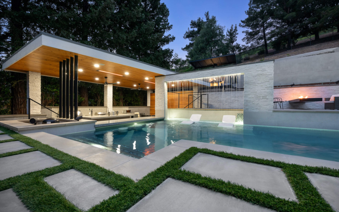 9 Design Elements That Elevate Luxury Pools
