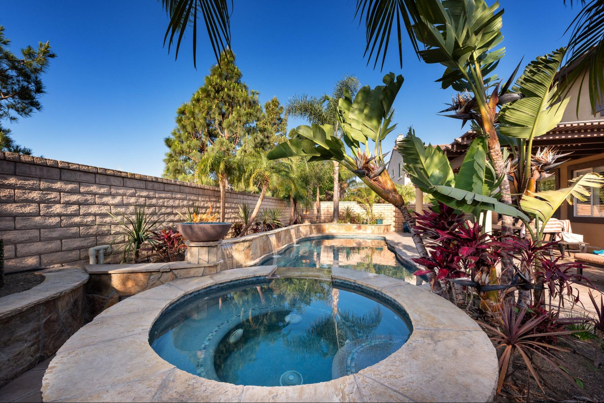 Luxury Pool Builders