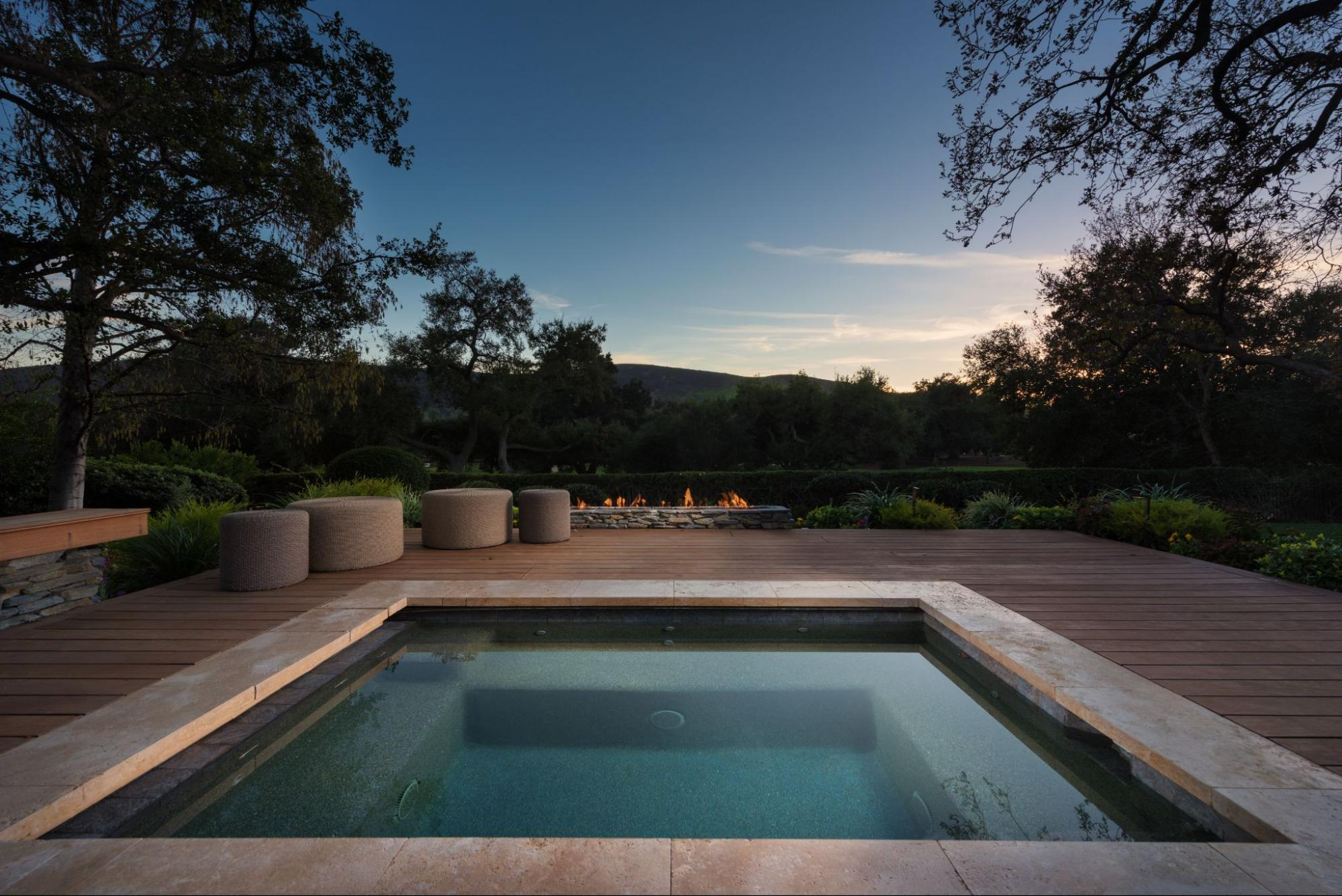 Luxury Pool Builders