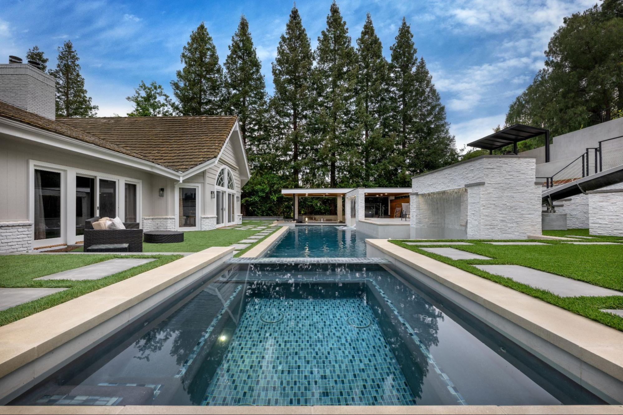 Luxury Pool Builders