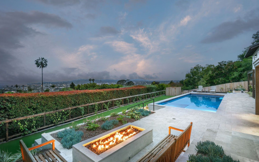10 Essential Hillside Pool Design Tips